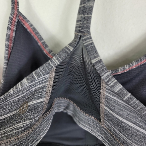Lululemon sports bra gray Sz 4 - Picture 4 of 6